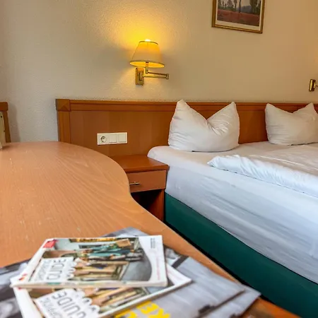 Hotel-restaurant Dechbettener Hof מלון *