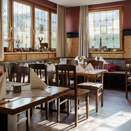 Hotel-restaurant Dechbettener Hof מלון *